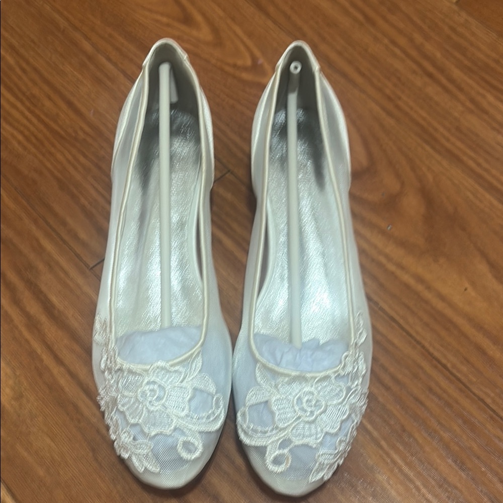 Elegant White Lace Women's Shoes